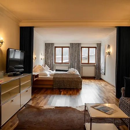 Hinterwies – Ski In / Lodge / Dine-3